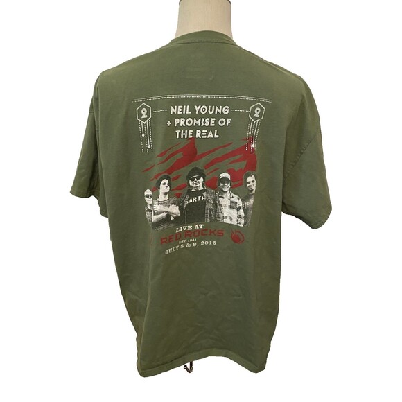 2015 NEIL YOUNG Promise Of The Real Tour T-Shirt 2XL Concert Green Red Rocks EUC - Picture 2 of 7